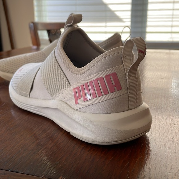 PUMA Women's Light Gray and Pink Slip-On Sneakers - Picture 4 of 7